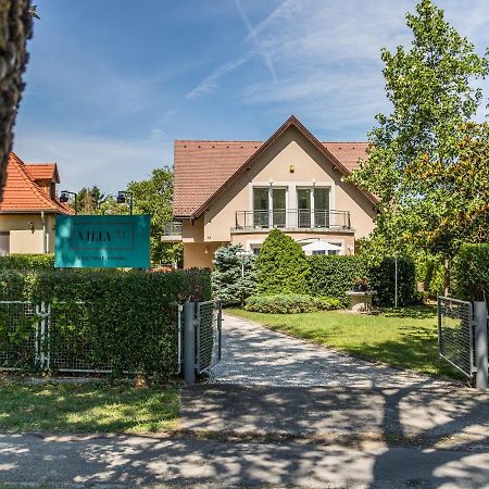 Villa 21 Boutique Rooms Balatonalmadi Bagian luar foto