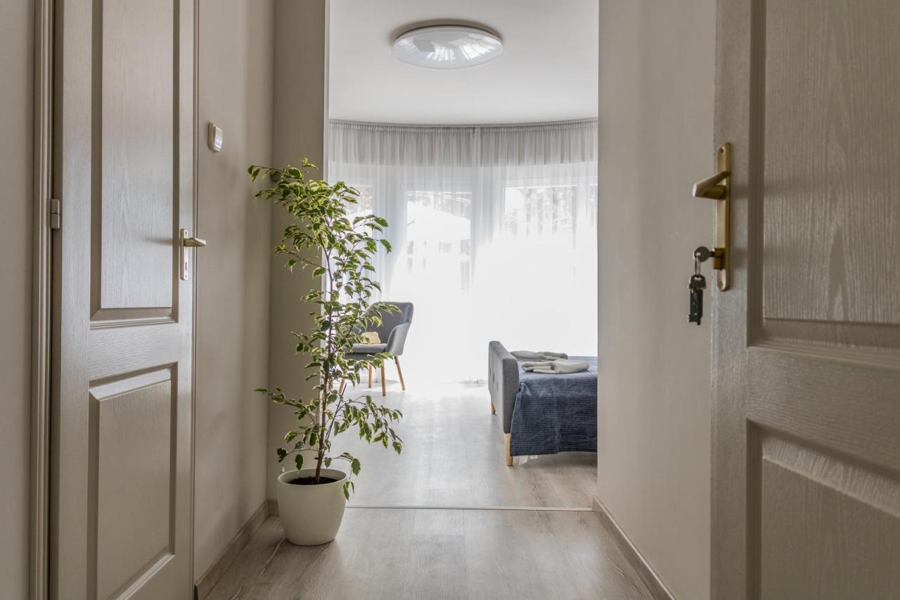 Villa 21 Boutique Rooms Balatonalmadi Bagian luar foto