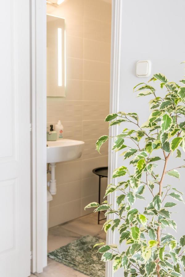 Villa 21 Boutique Rooms Balatonalmadi Bagian luar foto