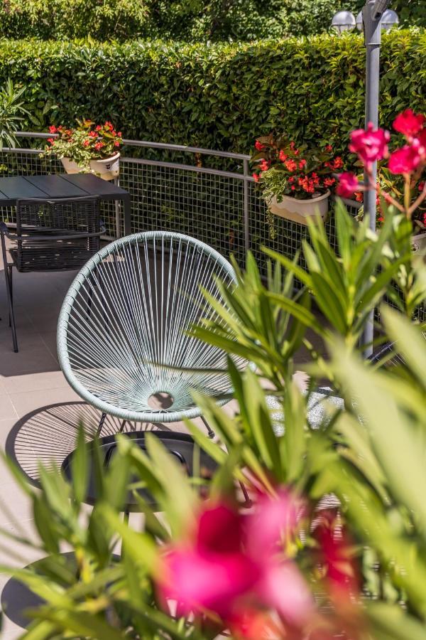Villa 21 Boutique Rooms Balatonalmadi Bagian luar foto