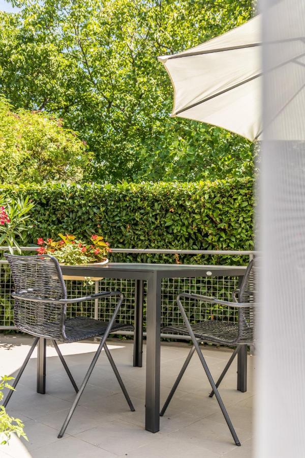 Villa 21 Boutique Rooms Balatonalmadi Bagian luar foto