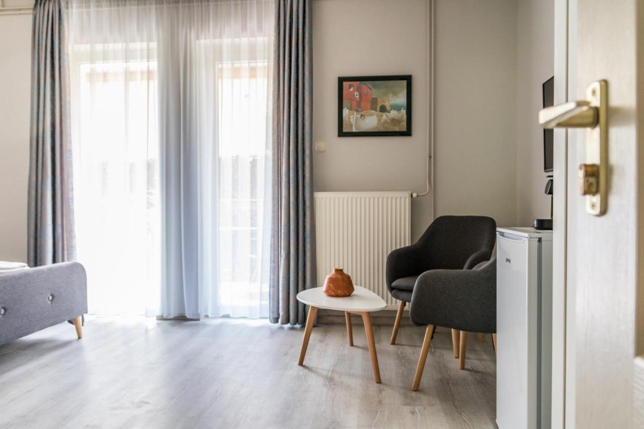 Villa 21 Boutique Rooms Balatonalmadi Bagian luar foto