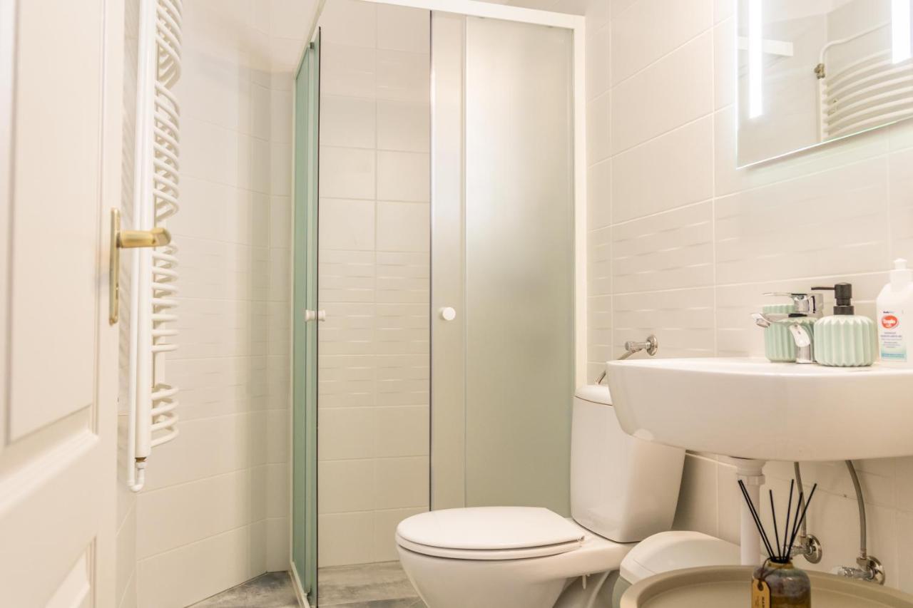 Villa 21 Boutique Rooms Balatonalmadi Bagian luar foto