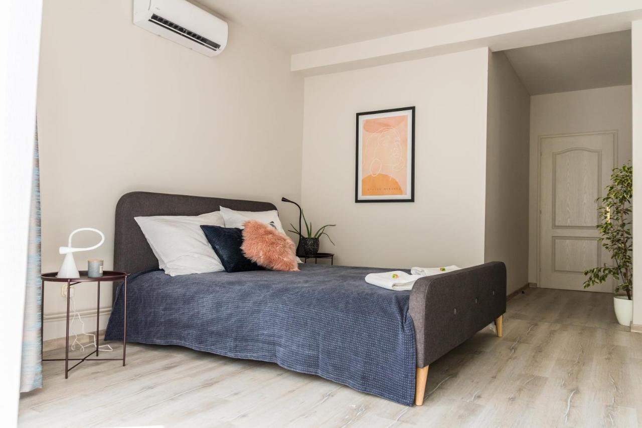 Villa 21 Boutique Rooms Balatonalmadi Bagian luar foto