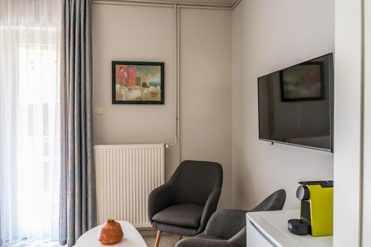 Villa 21 Boutique Rooms Balatonalmadi Bagian luar foto