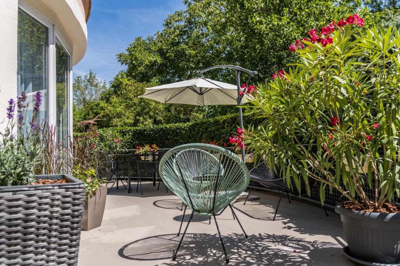 Villa 21 Boutique Rooms Balatonalmadi Bagian luar foto