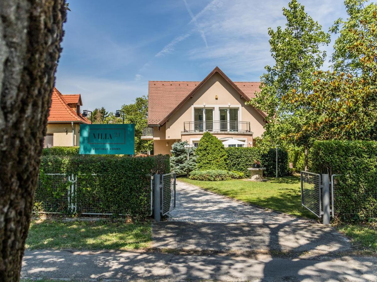 Villa 21 Boutique Rooms Balatonalmadi Bagian luar foto