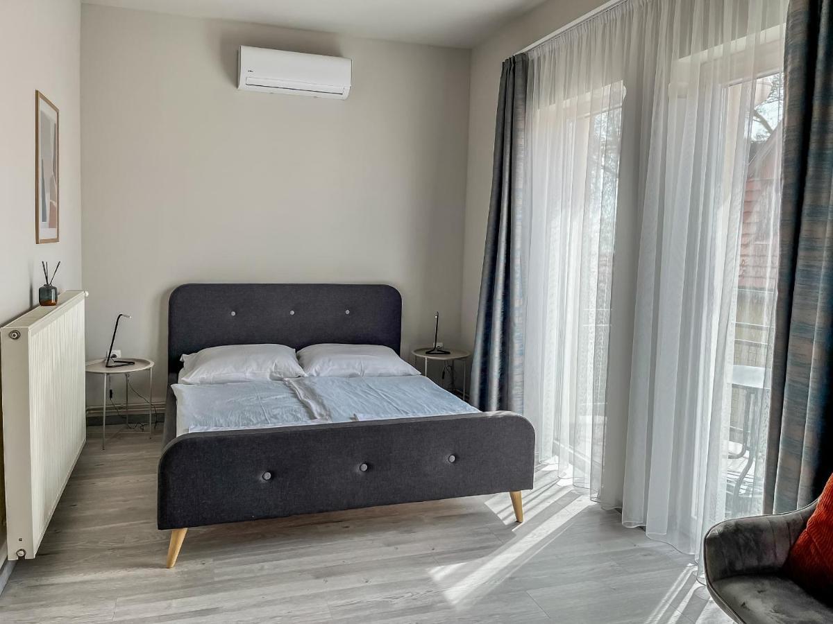 Villa 21 Boutique Rooms Balatonalmadi Bagian luar foto