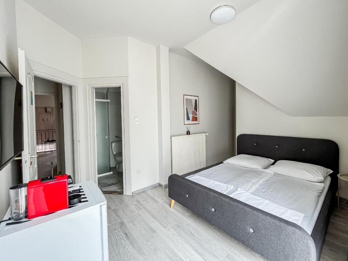Villa 21 Boutique Rooms Balatonalmadi Bagian luar foto
