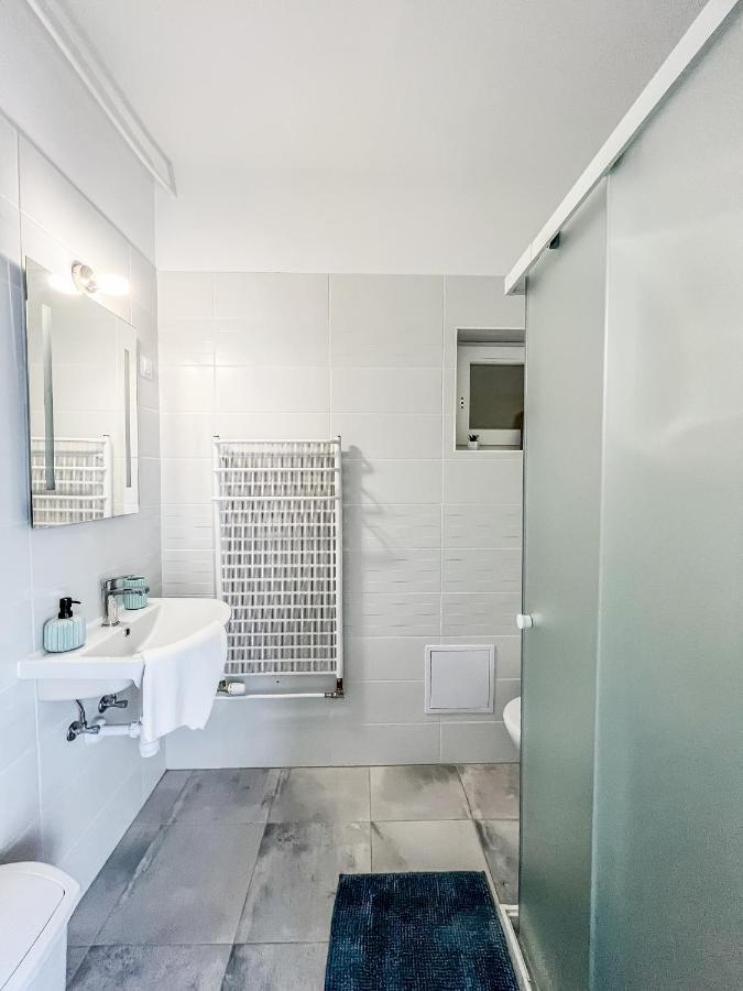 Villa 21 Boutique Rooms Balatonalmadi Bagian luar foto