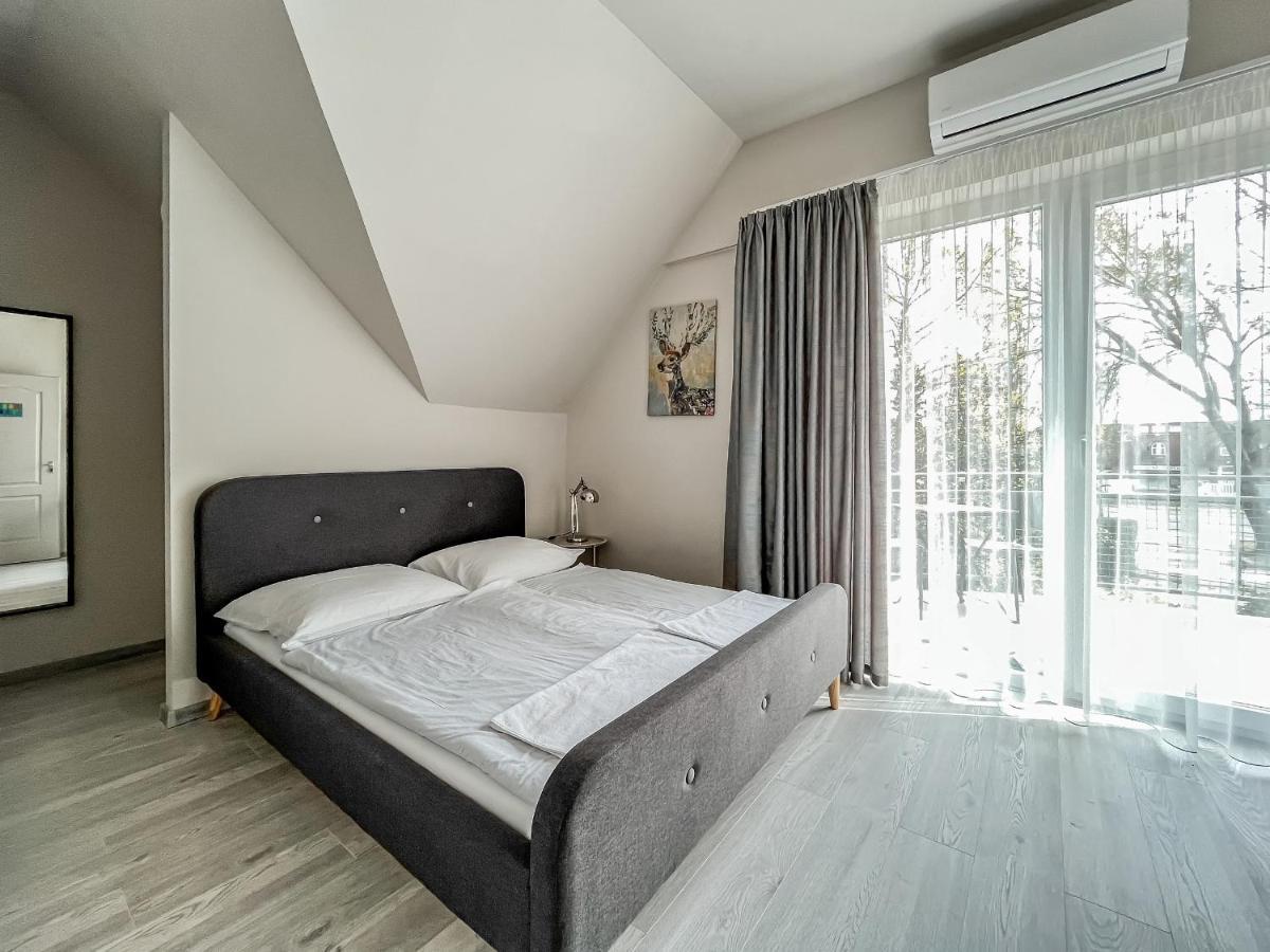 Villa 21 Boutique Rooms Balatonalmadi Bagian luar foto