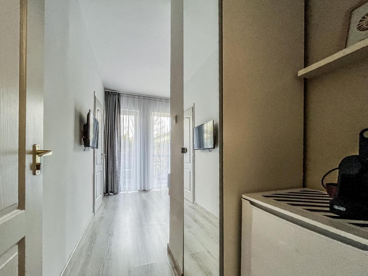 Villa 21 Boutique Rooms Balatonalmadi Bagian luar foto