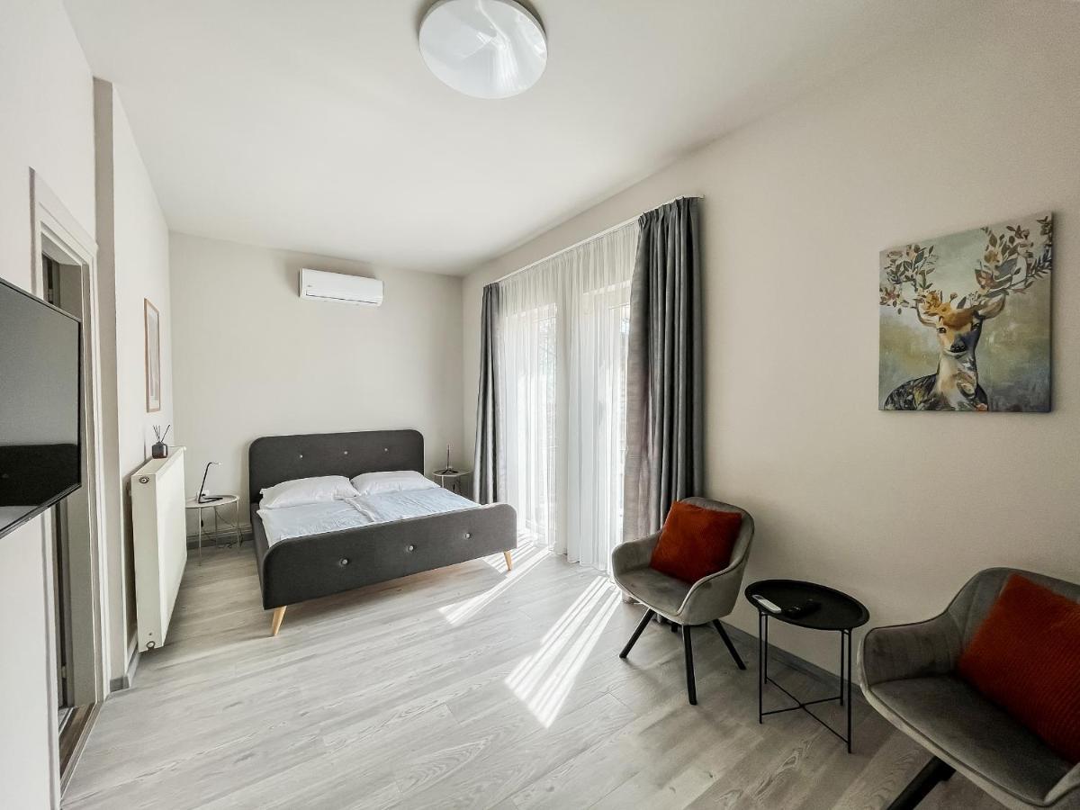 Villa 21 Boutique Rooms Balatonalmadi Bagian luar foto