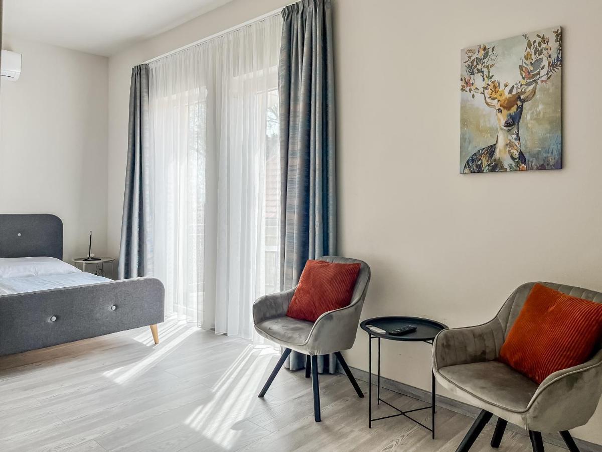 Villa 21 Boutique Rooms Balatonalmadi Bagian luar foto
