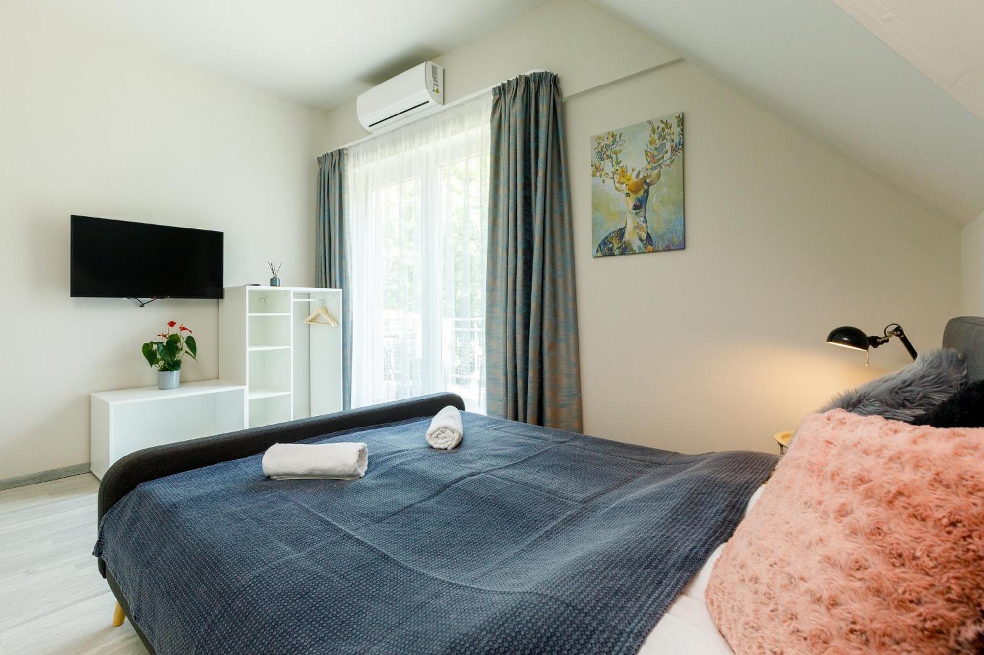 Villa 21 Boutique Rooms Balatonalmadi Bagian luar foto