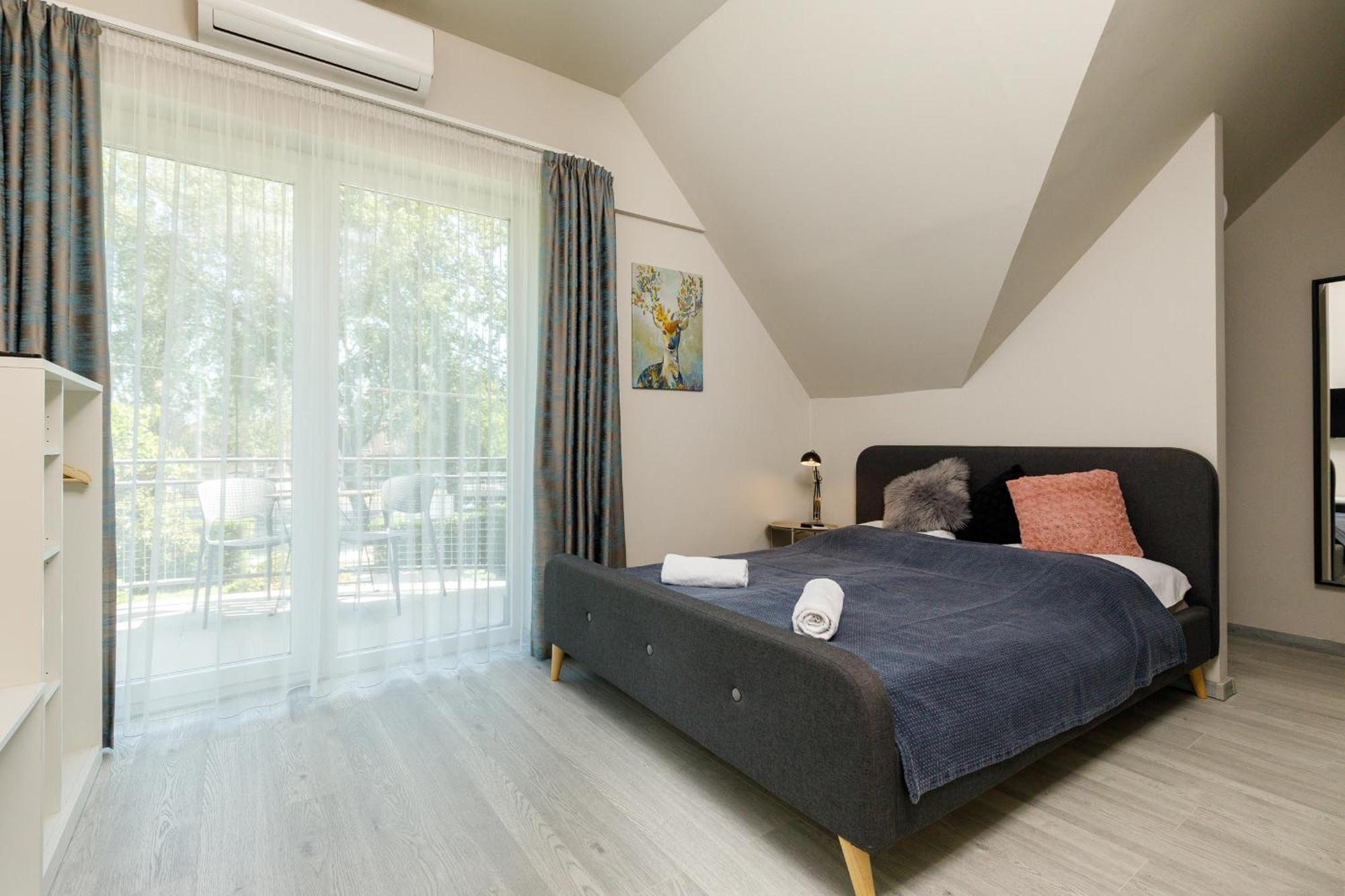 Villa 21 Boutique Rooms Balatonalmadi Bagian luar foto