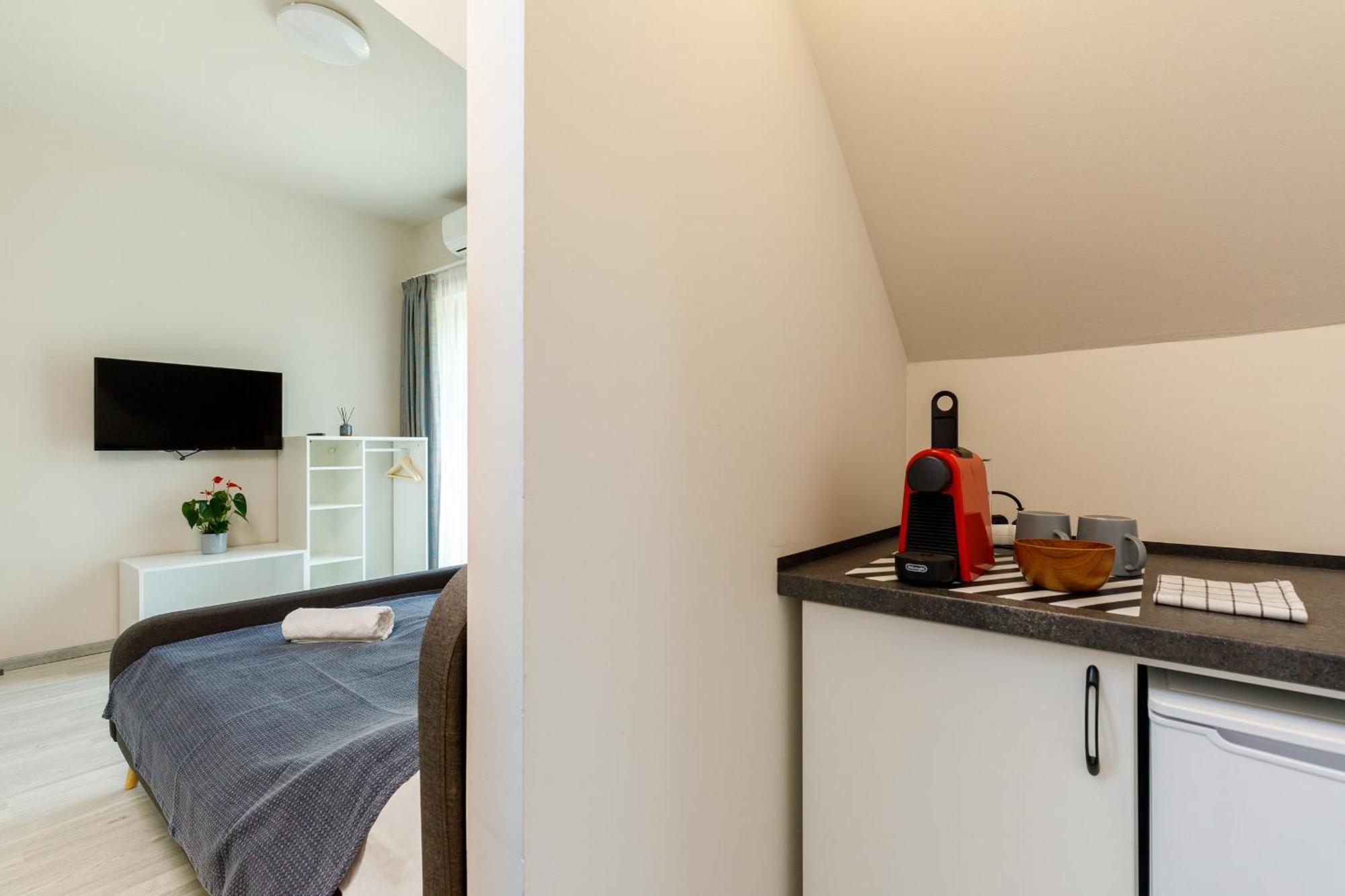 Villa 21 Boutique Rooms Balatonalmadi Bagian luar foto