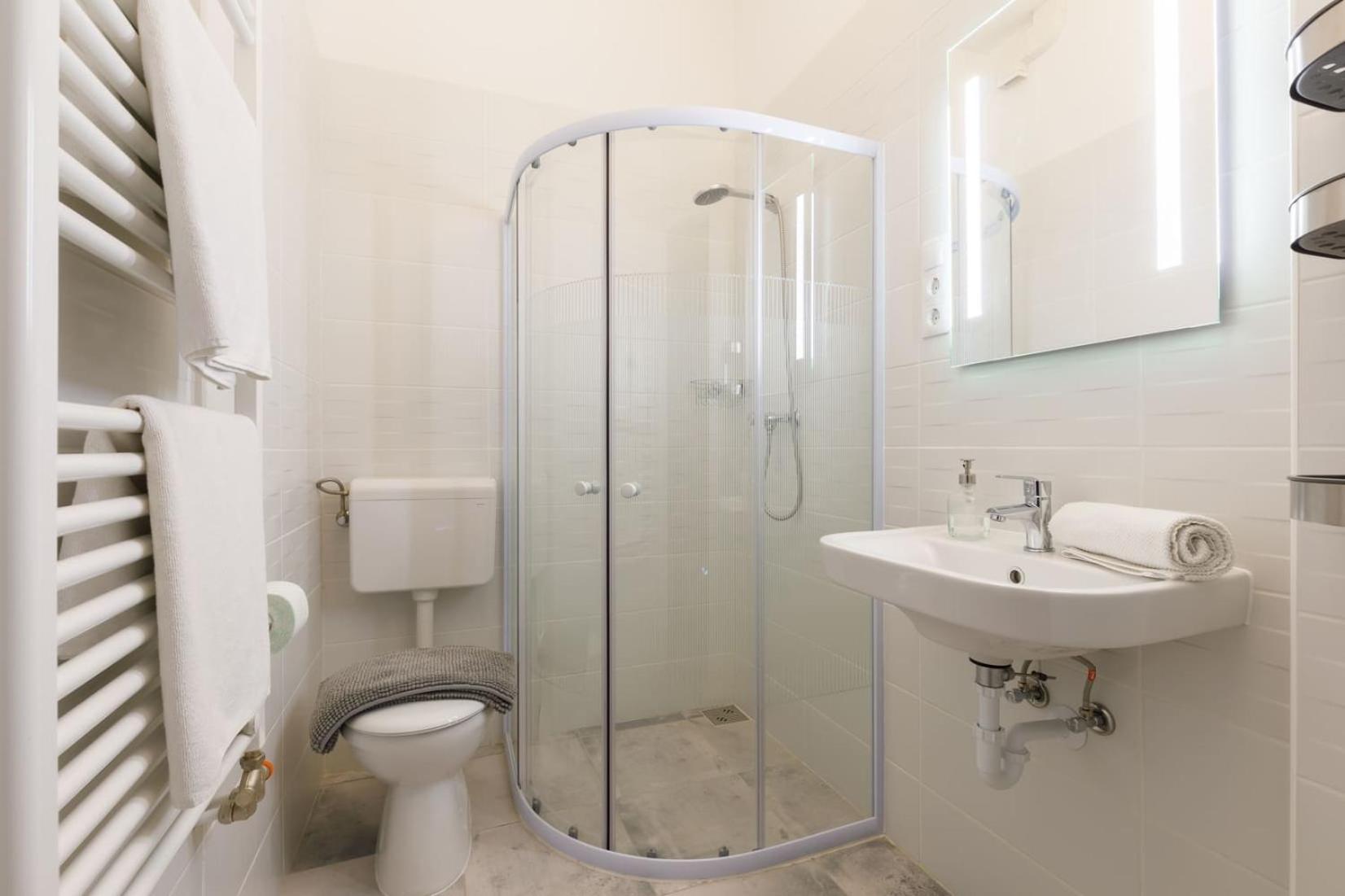 Villa 21 Boutique Rooms Balatonalmadi Bagian luar foto